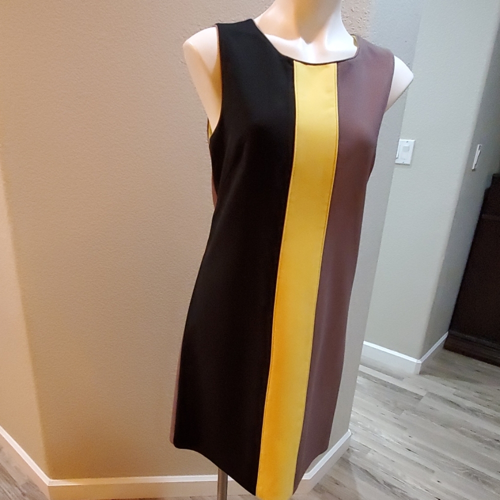 Dress - Picture 2 of 4
